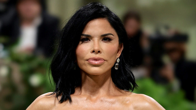 Lauren Sanchez with short black hair