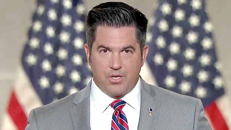 Sean Parnell in front of American flags