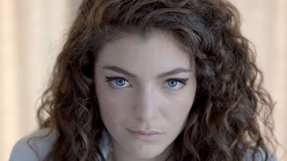 Lorde in "Royals"