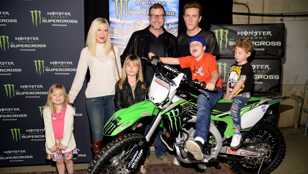 Tori Spelling, Dean McDermott, and their family