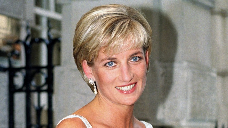 Princess Diana in pearl earrings 