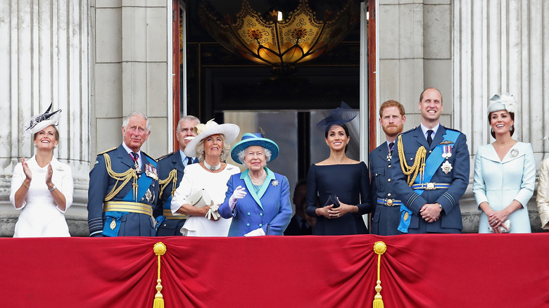 The Royal Family on balcony