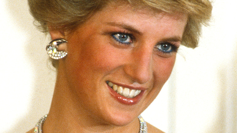 Princess Diana's Statue Has A Connection To Her Memorial Service You ...