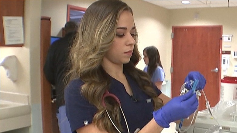 Gabriela Bren working in hospital 