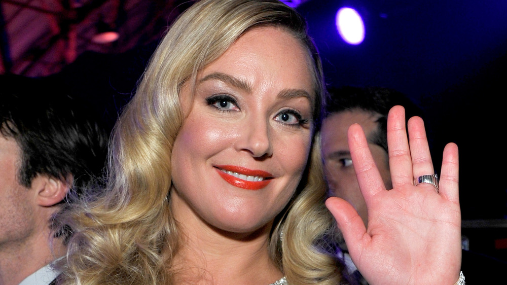 Elisabeth Rohm waving