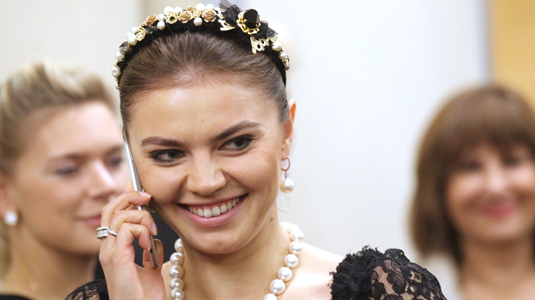 Alina Kabaeva talks on phone