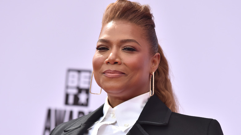 Queen Latifah smiling