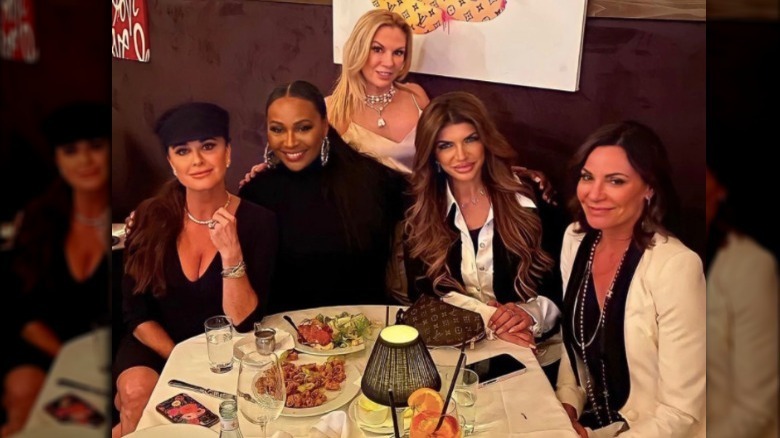 Ramona Singer, Kyle Richards, Cynthia Bailey, Teresa Giudice, and Luann de Lesseps out at dinner together