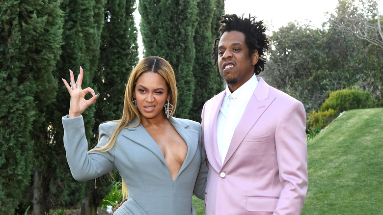 Beyonce and Jay-Z posing