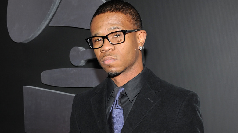 Chamillionaire posing, wearing glasses