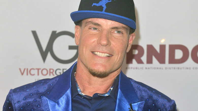 Vanilla Ice posing