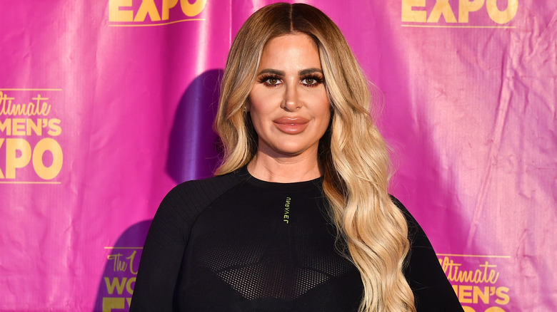 Kim Zolciak posing