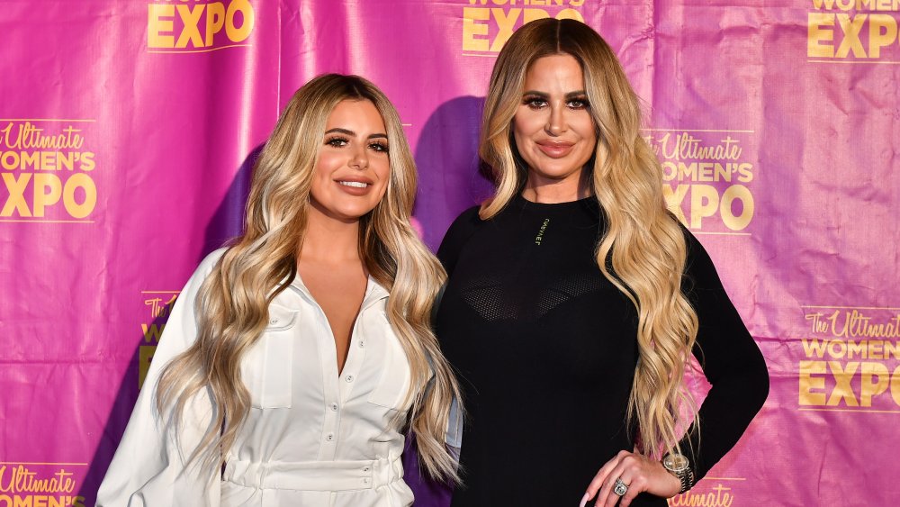 Brielle Biermann & Kim Biermann in front of pink wall