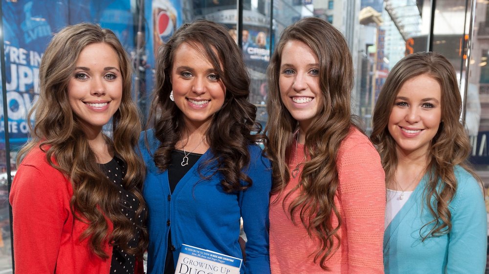 Jessa Duggar, Jinger Duggar, Jill Duggar, Jana Duggar all posing and smiling