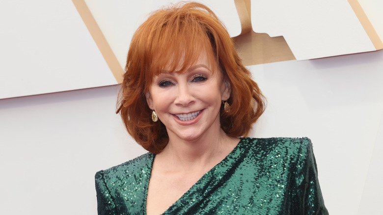 Reba McEntire posing 