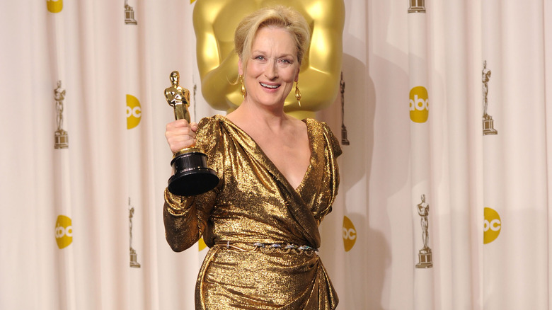 Meryl Streep holding Oscar statue