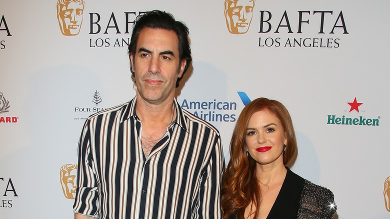 Sacha Baron Cohen, Isla Fisher posing