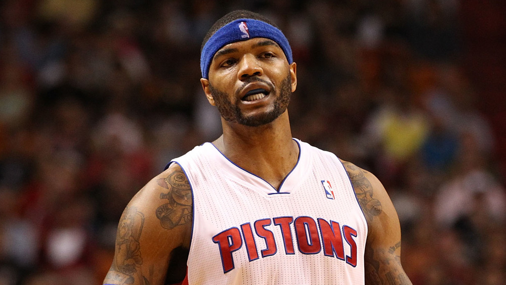 Josh Smith playing basketball