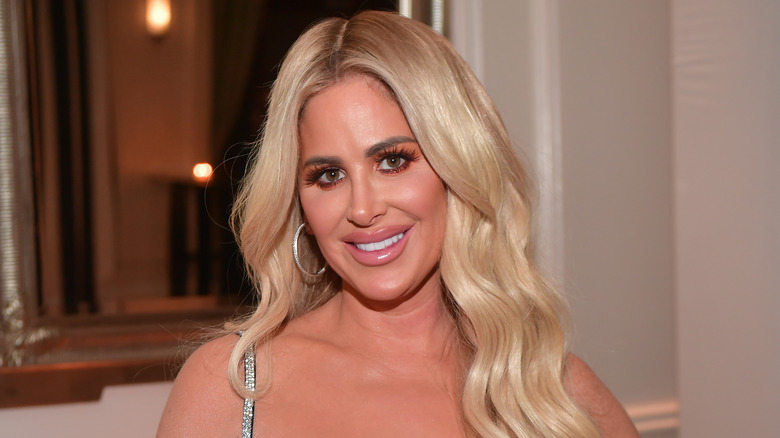  Kim Zolciak-Biermann smiling diamond hoop earrings