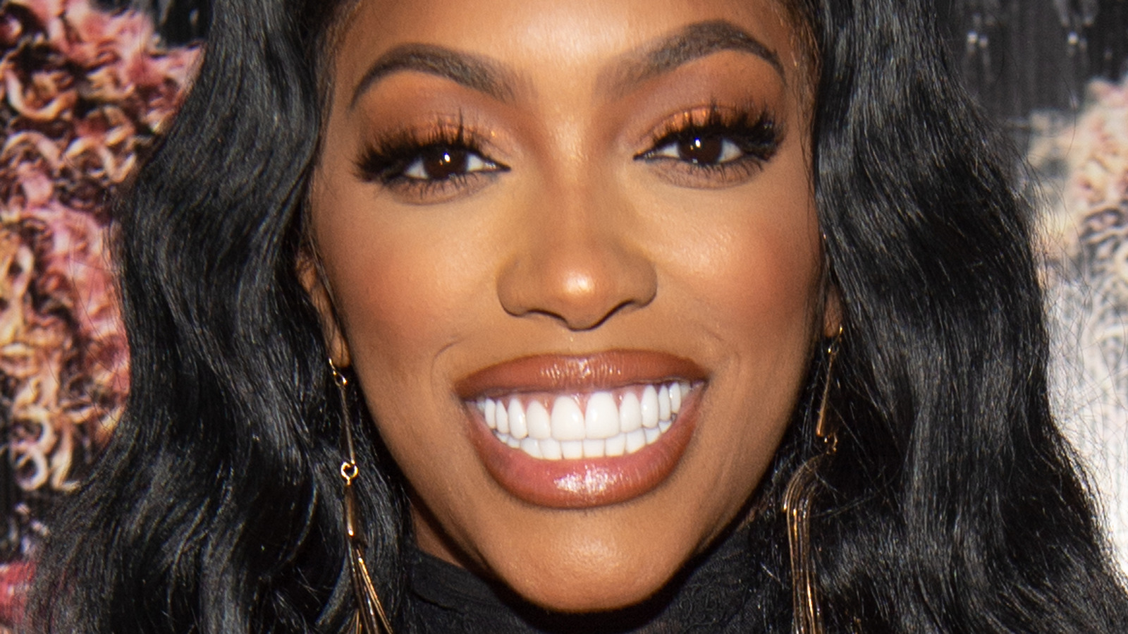 RHOA's Porsha Williams Unintentionally Shows Off Wedding Dress On ...