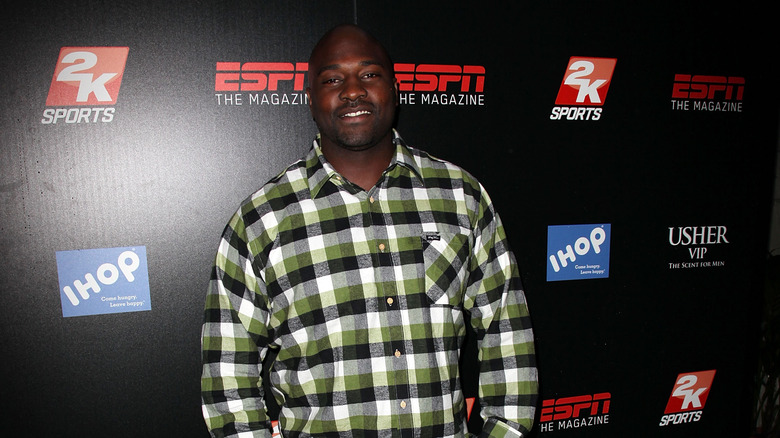 Marcellus Wiley smiling at red carpet event