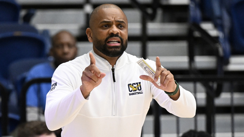 Juan Dixon on the court