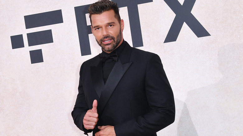 Ricky Martin giving thumbs up