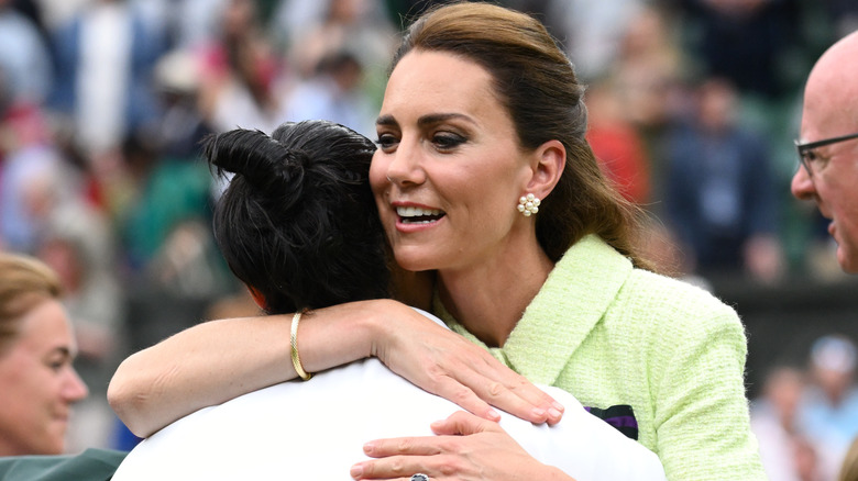 Kate Middleton hugging Ons Jabeur