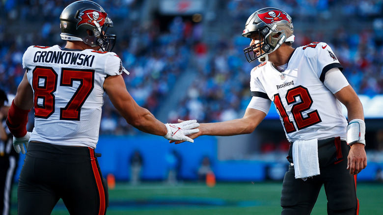 Tom Brady and Rob Gronkowski play football 