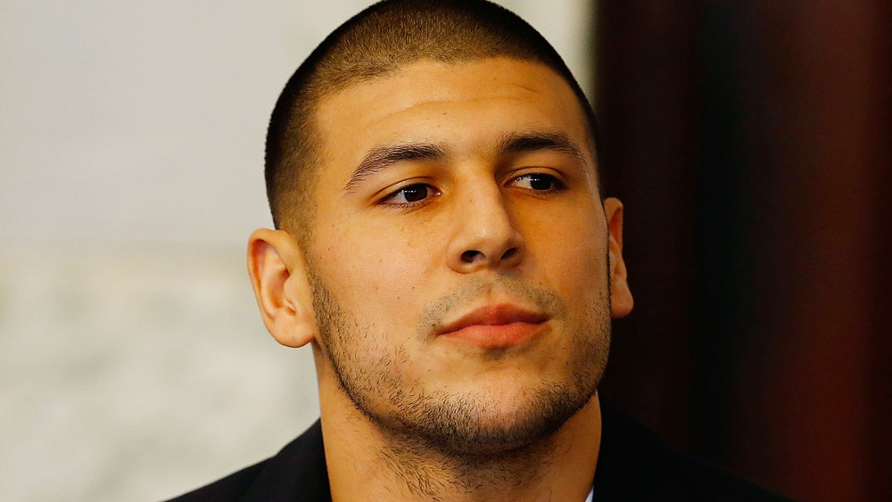 Aaron Hernandez poses in court