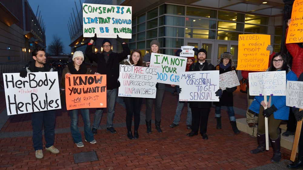 Boston University students protest Robin Thicke's appearance