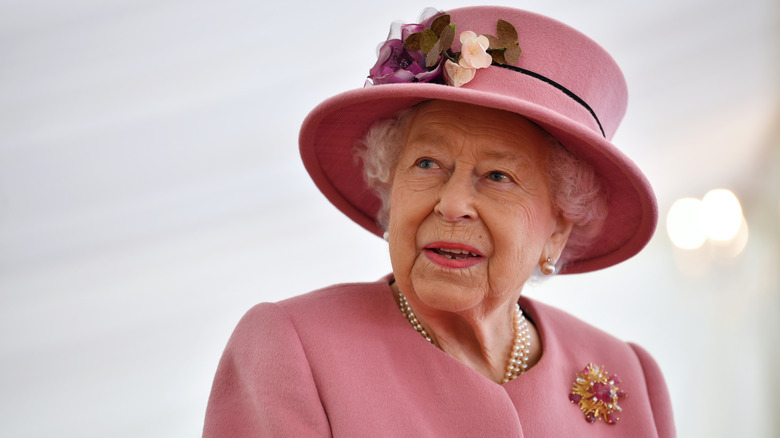 Queen Elizabeth pink hat