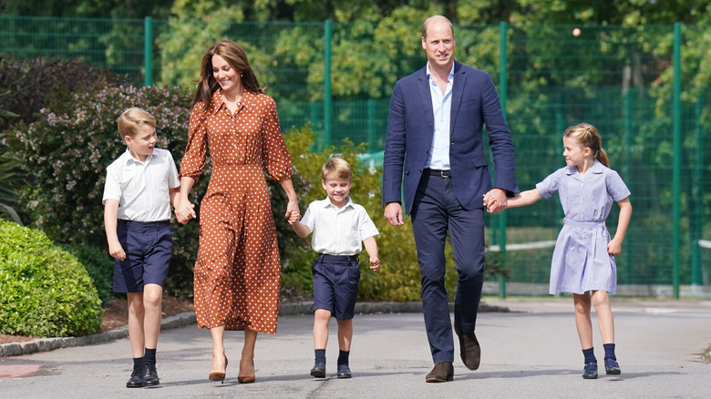 Prince William and Kate Middleton with their kids arriving at Lambrook School