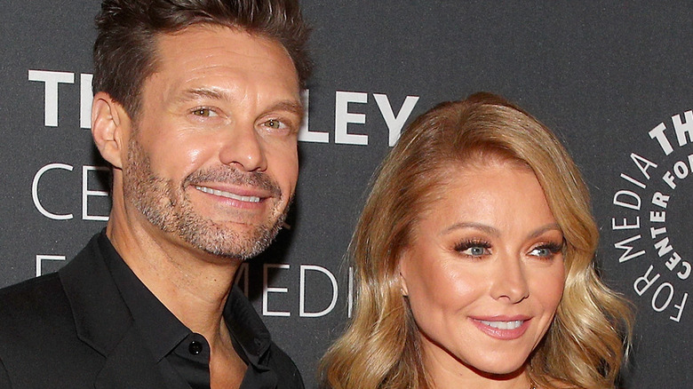 Ryan Seacrest and Kelly Ripa smiling