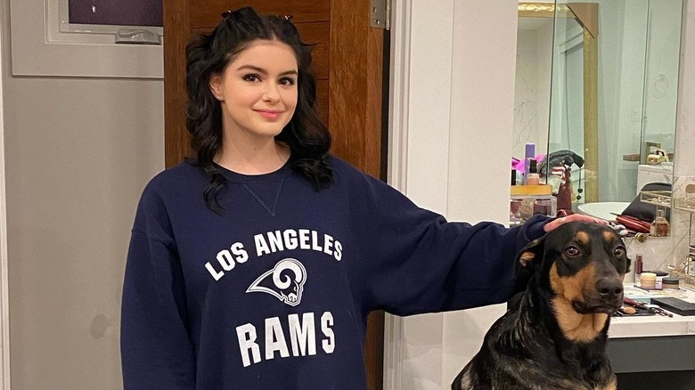 Ariel Winter petting dog