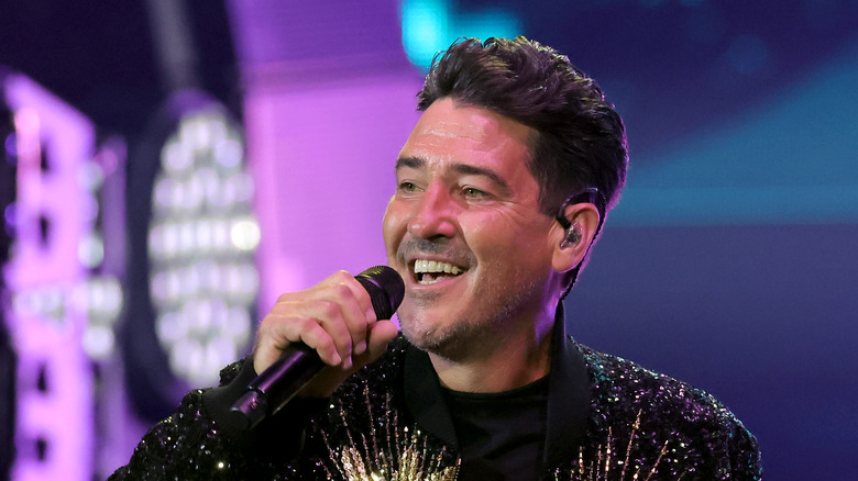 Jonathan Knight performing