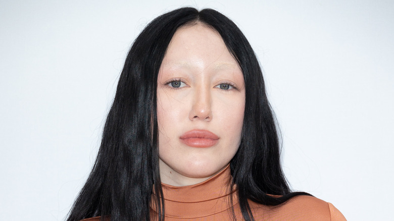 Noah Cyrus posing no eyebrows