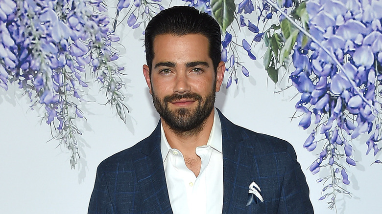 Jesse Metcalfe posing at a Hallmark event