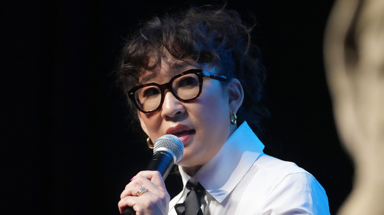 Sandra Oh speaking on mic