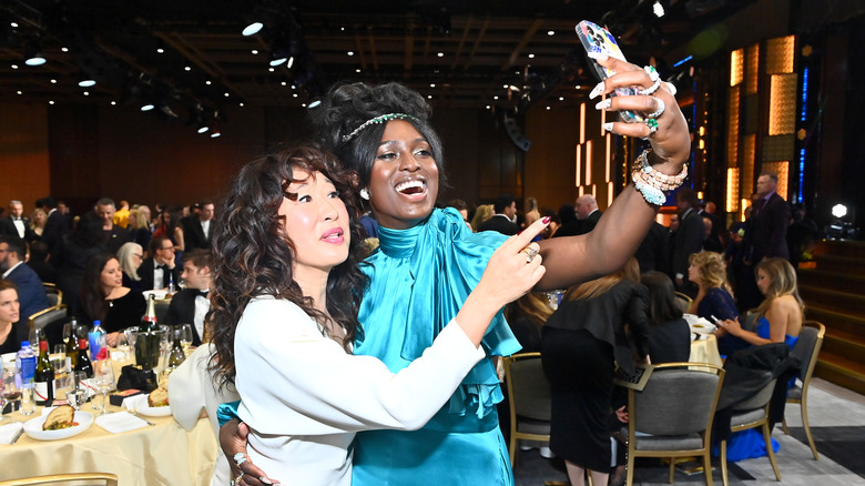 Jodie Turner-Smith taking selfie with Sandra Oh