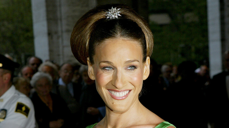 Sarah jessica Parker updo hair smiling