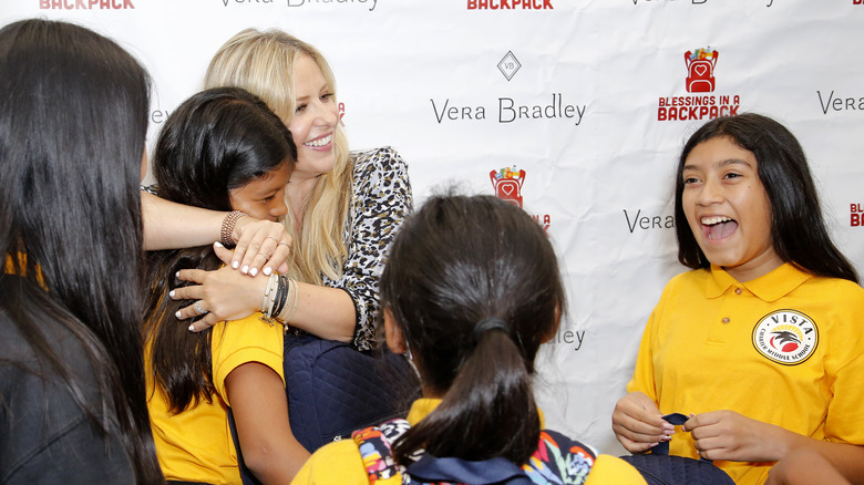 Sarah Michelle Gellar hugging kids charity event