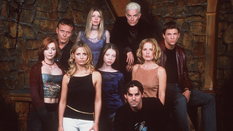 Sarah Michelle Gellar with Buffy cast