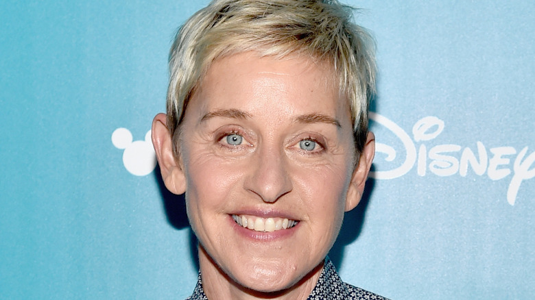 Ellen DeGeneres posing for cameras