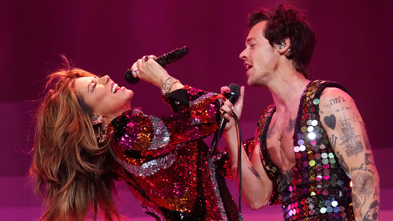 Shania Twain and Harry Styles singing together