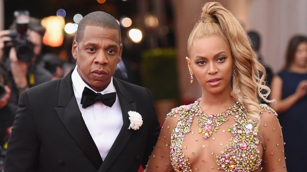 Jay-Z and Beyoncé posing at the 2015 Met Gala