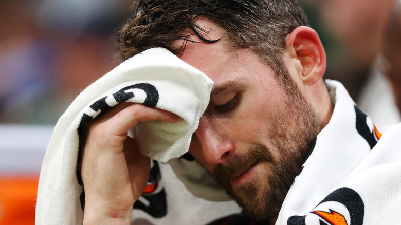 Kevin Love holding a towel