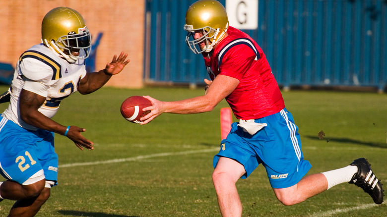 Football handoff 