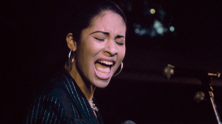 Selena performs at Hard Rock Cafe