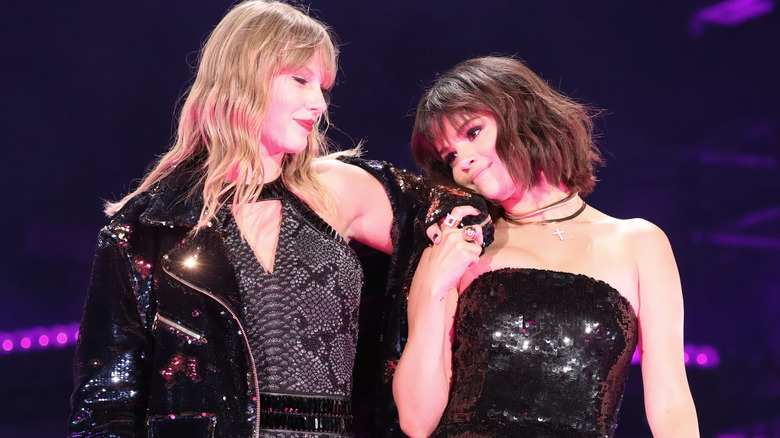 Taylor Swift Selena Gomez on stage